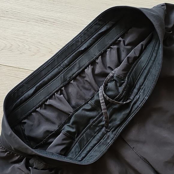 Lululemon T.H.E. Short *Linerless 9" Updated, *Flaw - Read* Size Large - Picture 9 of 16